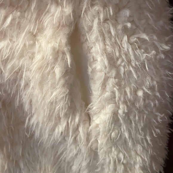 Me Jane Winter White Fuzzy Long Cozy Vest - Picture 5 of 7